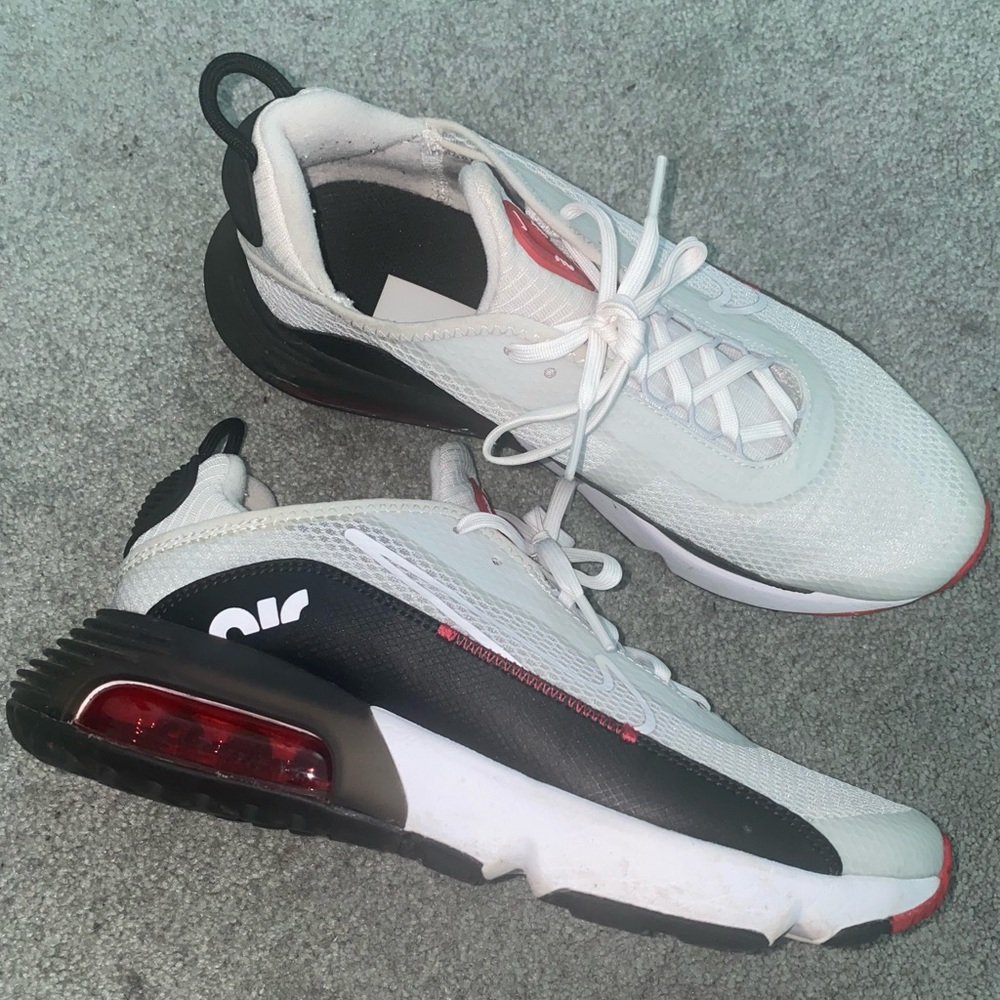 Nike Air Max 2090 size 7Y (women’s 8.5)